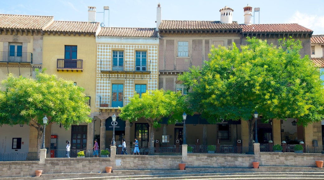 Poble Espanyol welches beinhaltet Stadt