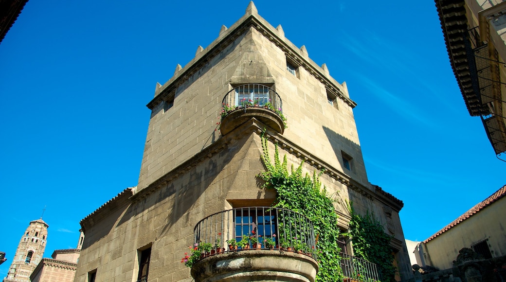 Poble Espanyol mostrando arquitectura patrimonial y una ciudad