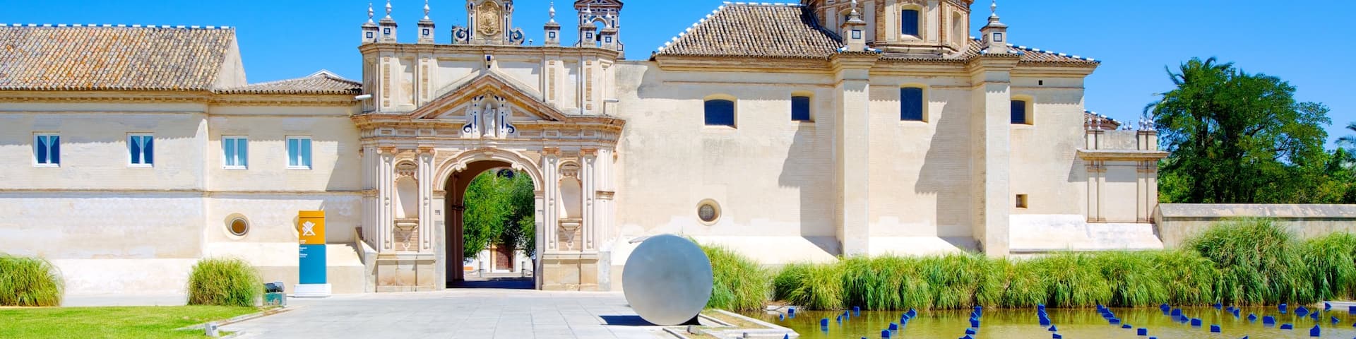 カルトゥハ修道院 フィーチャー シャトーあるいは宮殿, 遺跡 と 池