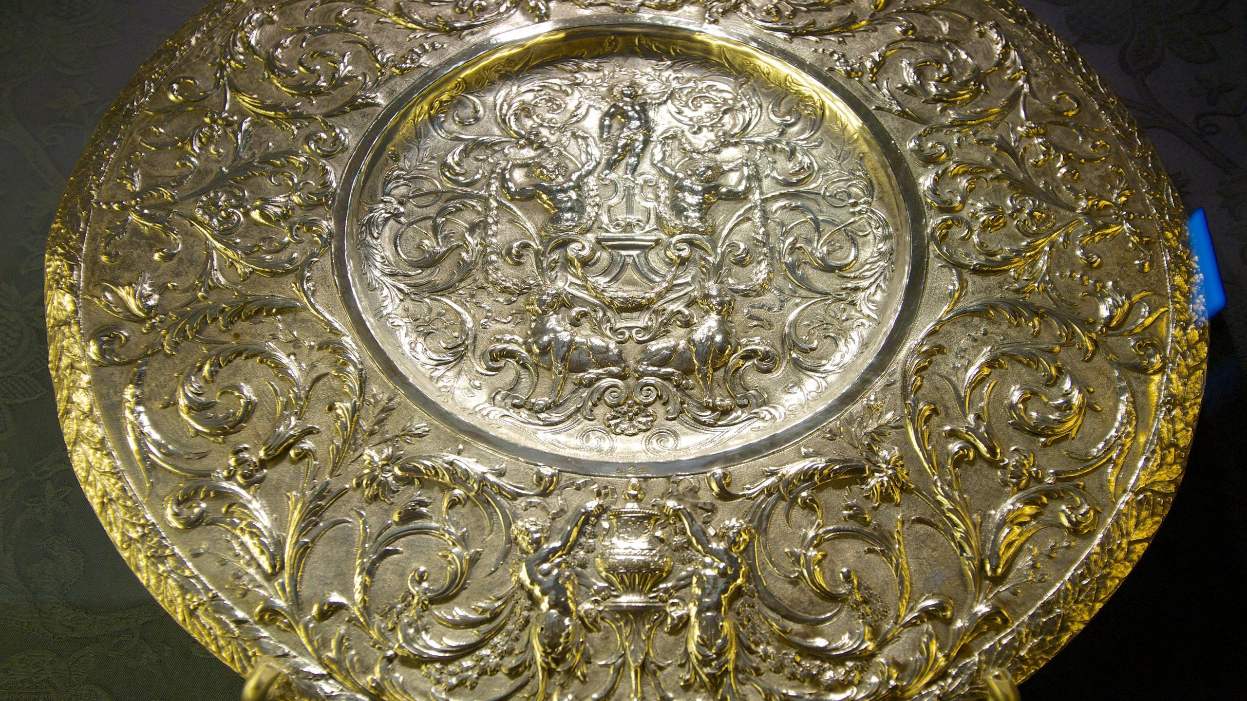 Seville Cathedral featuring religious aspects, interior views and a church or cathedral