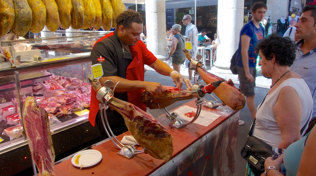 Marché de la Boquería qui includes nourriture et marchés