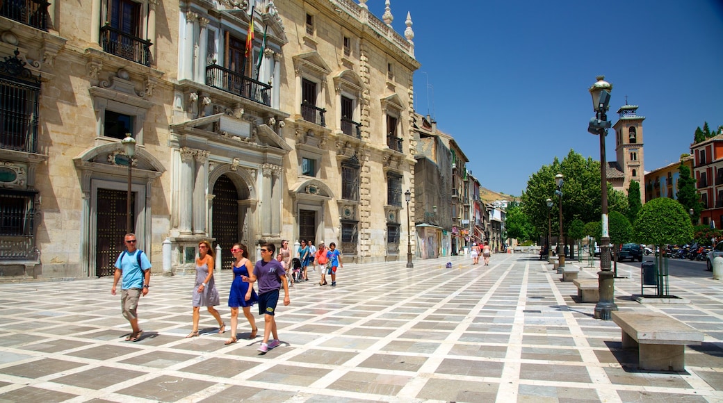 Plaza Nueva ofreciendo patrimonio de arquitectura, un parque o plaza y una ciudad