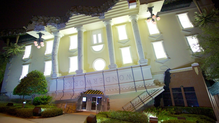Wonderworks which includes signage and night scenes