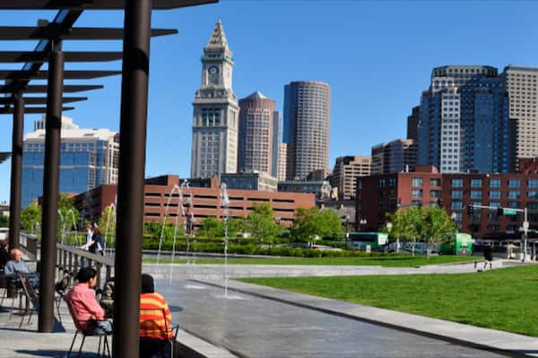 Boston welches beinhaltet Garten, Springbrunnen und Stadt