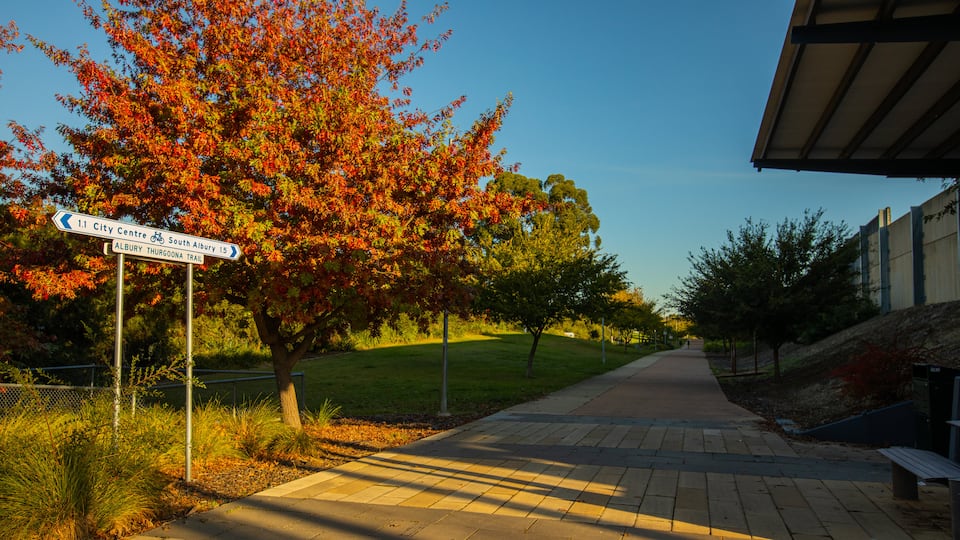 East Albury which includes a garden and signage