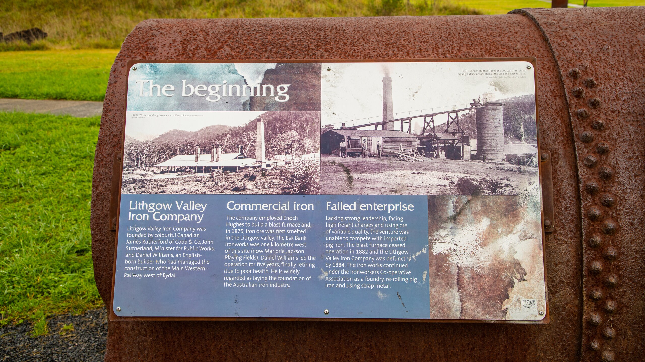 Lithgow featuring signage