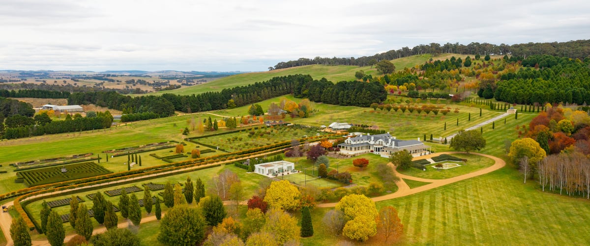 Mayfield Garden featuring landscape views and a garden
