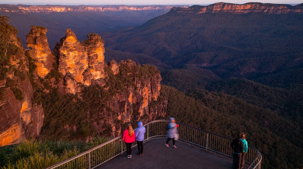 Echo Point Lookout showing landscape views, views and a gorge or canyon