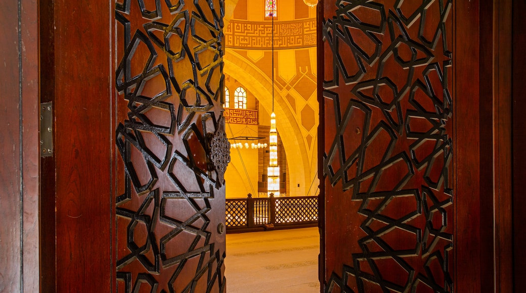 Al Fateh Grand Mosque showing interior views and heritage elements