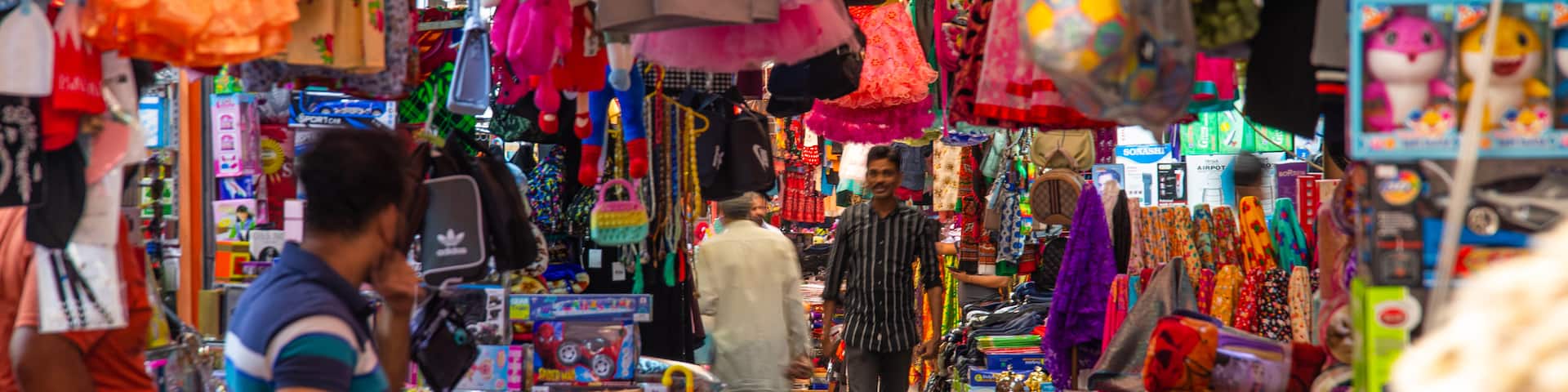 Bab Al Bahrain showing markets and street scenes