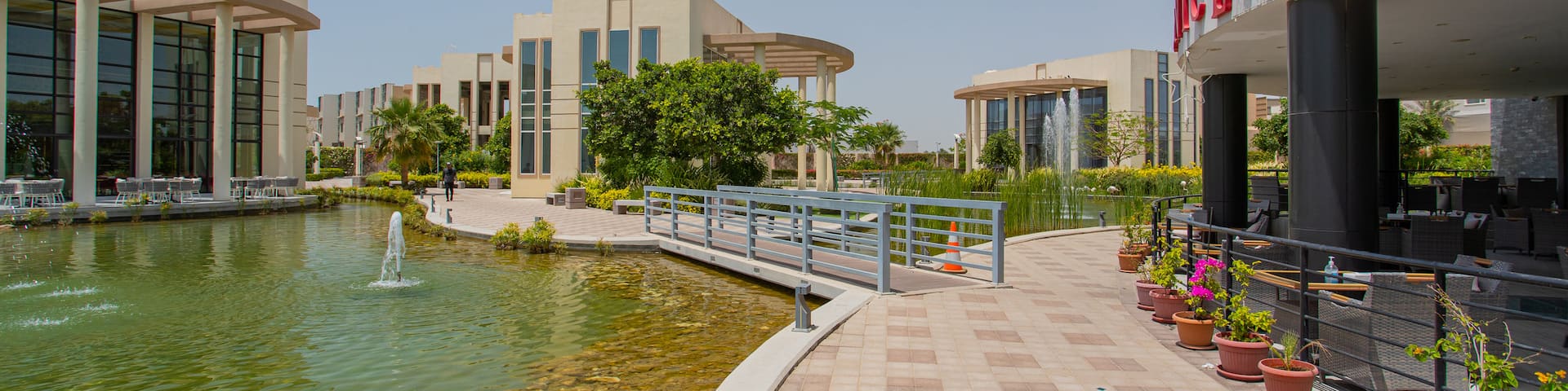 Zallaq featuring a fountain and a pond