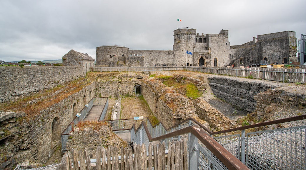 King John\'s Castle which includes a castle, heritage architecture and building ruins