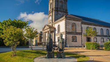 Viking Triangle featuring heritage elements, heritage architecture and a statue or sculpture