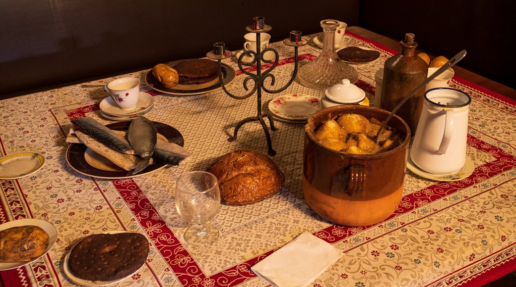 Dunbrody Emigrant Ship showing food