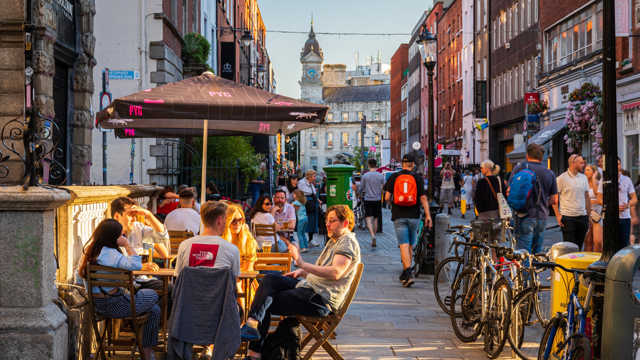 Grafton Street featuring a city, street scenes and outdoor eating