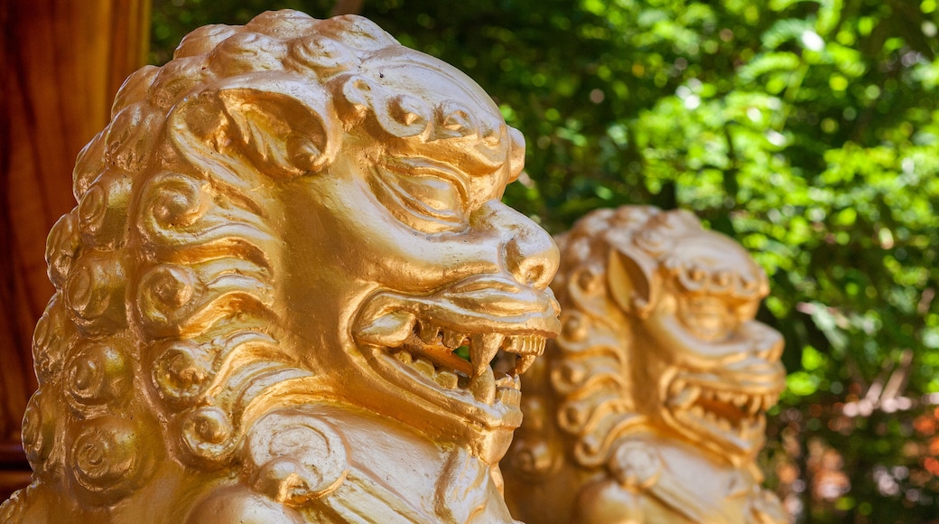 Minh Dam Mountain showing a statue or sculpture and heritage elements