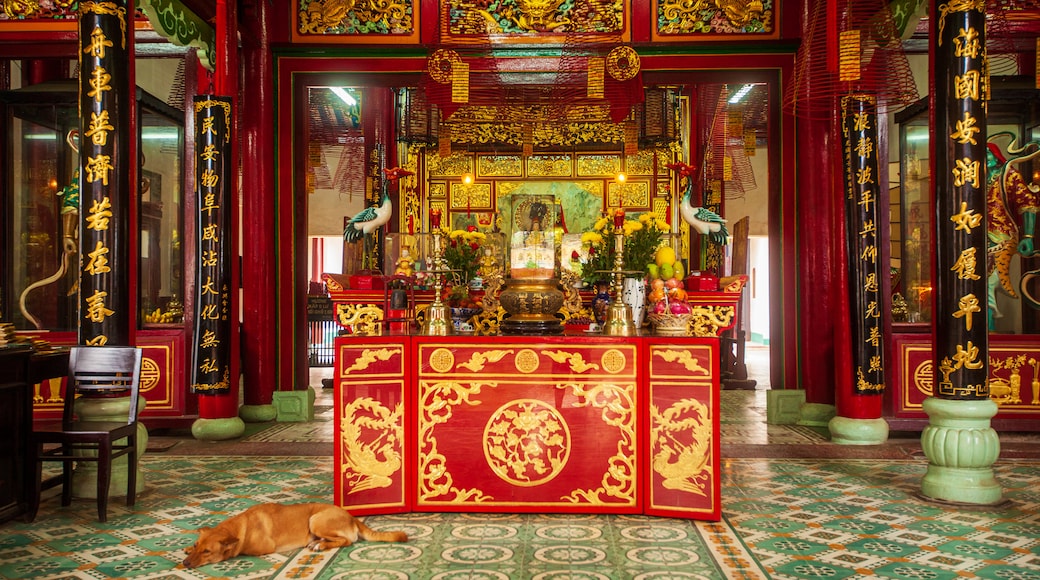 Assembly Hall of the Fujian Chinese Congregation featuring heritage elements, interior views and a temple or place of worship