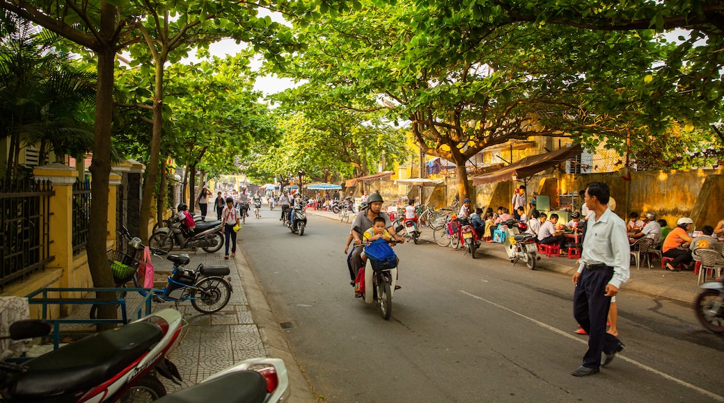 Hoi An which includes street scenes