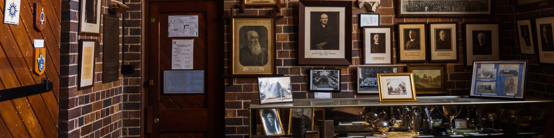 Armidale showing interior views and art