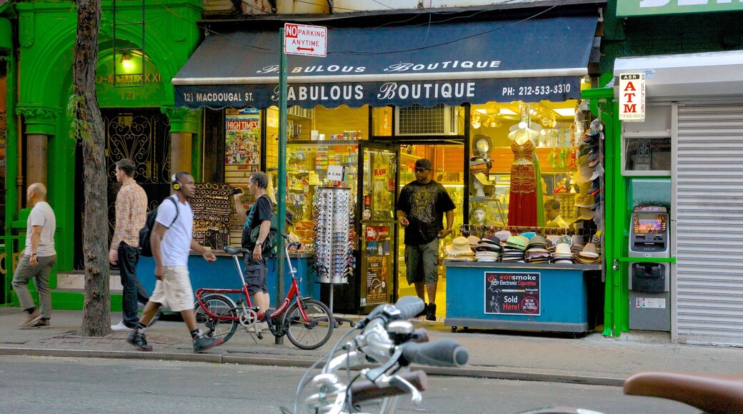 Greenwich Village qui includes signalisation, shopping et mode
