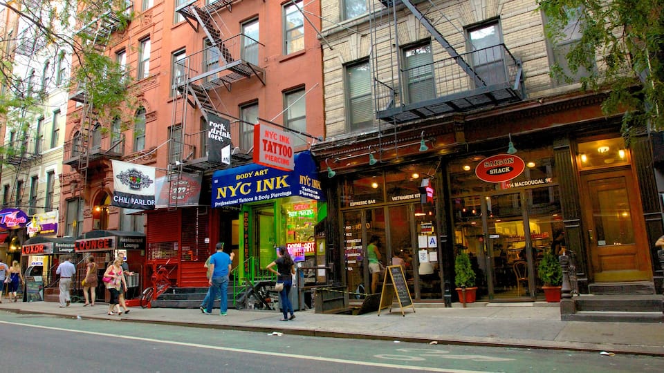 Greenwich Village que inclui sinalização, cenas de rua e cenas de cafeteria