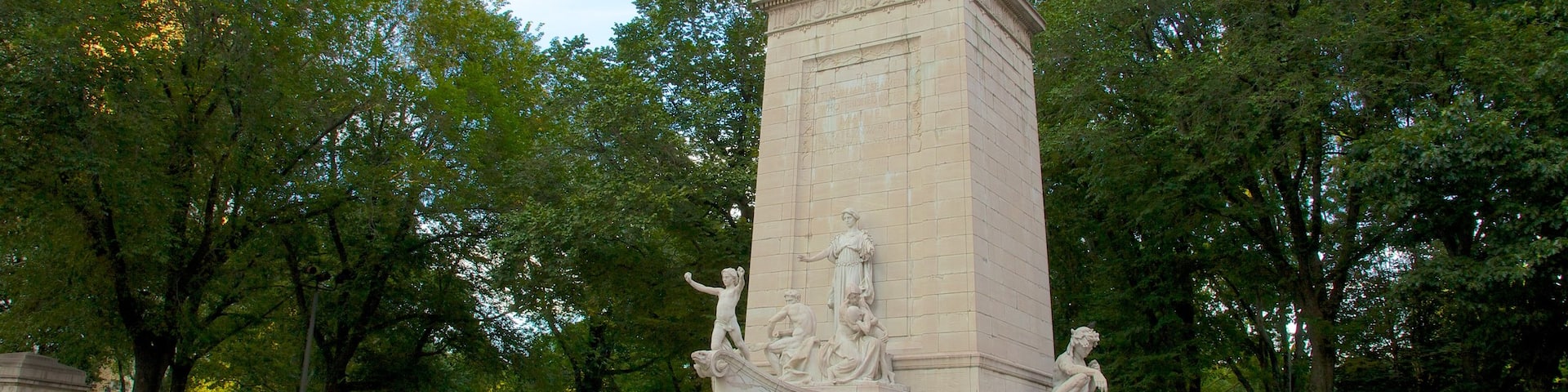 Columbus Circle showing a monument and a statue or sculpture