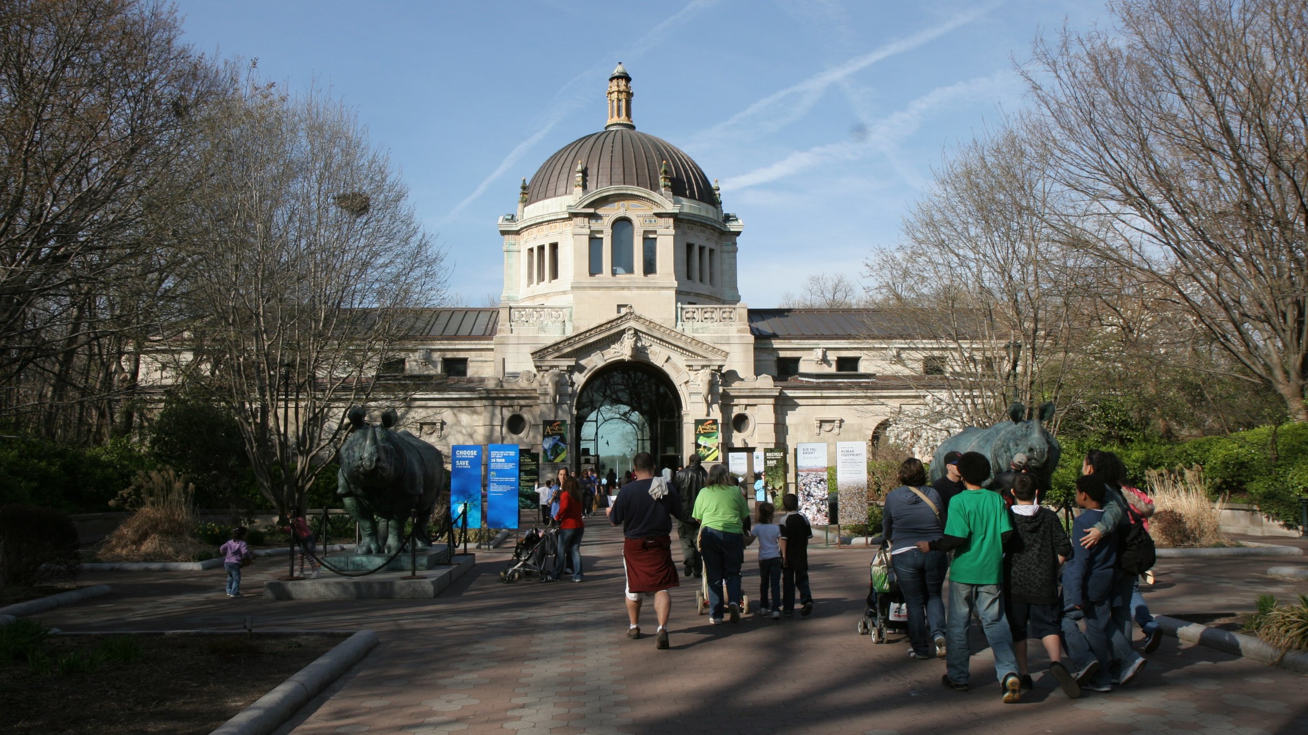 Bronx Zoo showing zoo animals