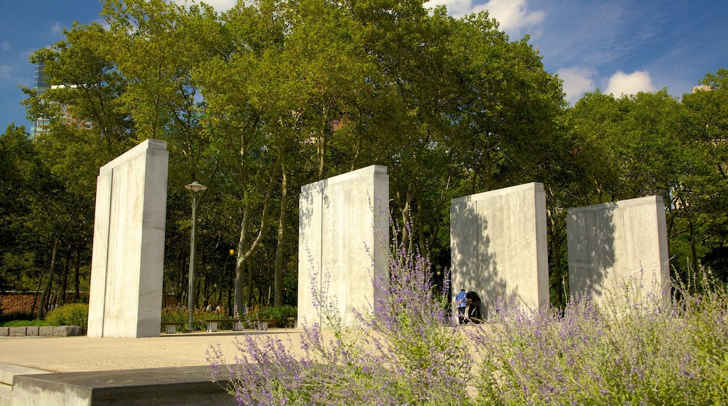 Battery Park showing outdoor art and a park