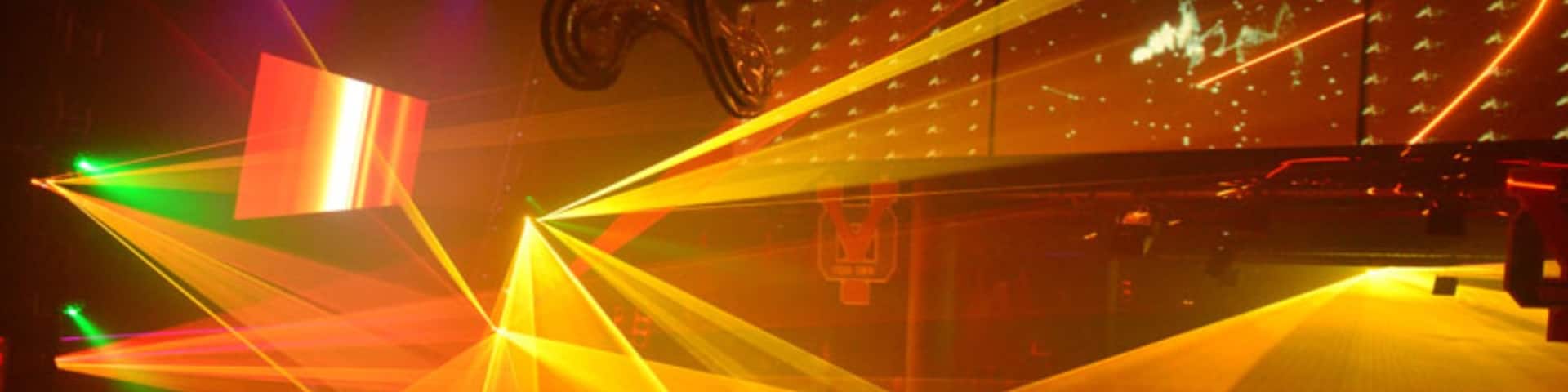 Île d\'Ibiza mettant en vedette vues intérieures, vie nocturne et scènes de nuit