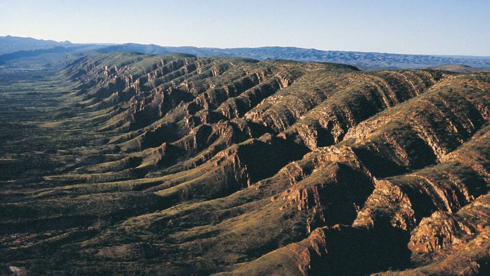 Nationalpark West MacDonnell welches beinhaltet Landschaften, Schlucht oder Canyon und Wüstenblick