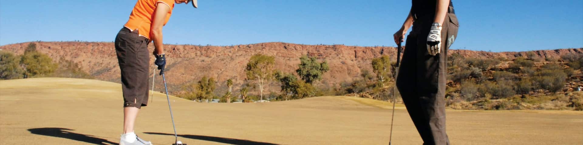 Alice Springs showing golf and tranquil scenes as well as a small group of people