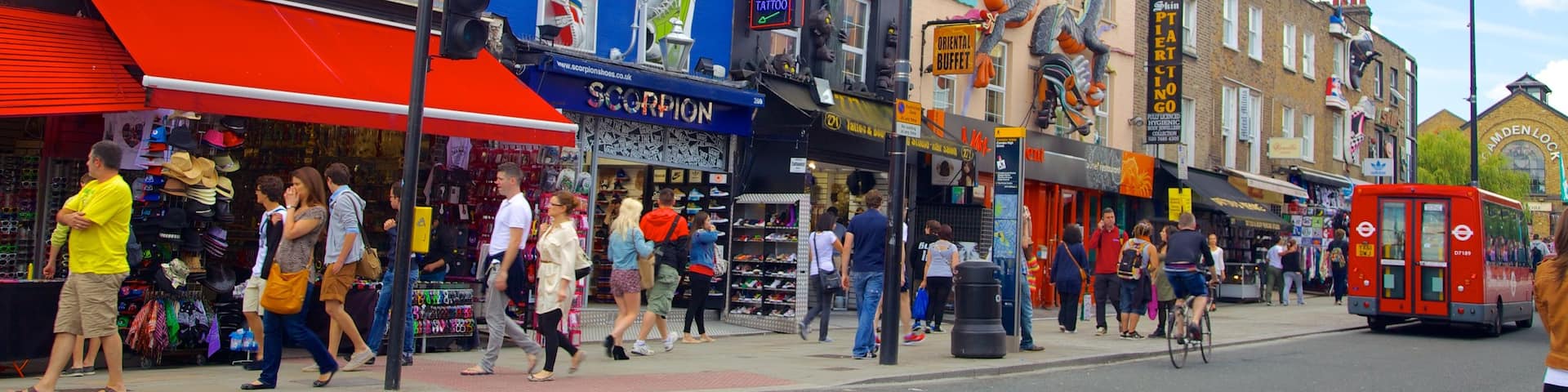 Camden Town welches beinhaltet Einkaufen