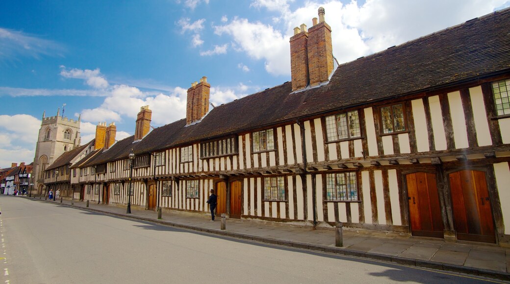 Stratford-upon-Avon mostrando una casa y arquitectura patrimonial