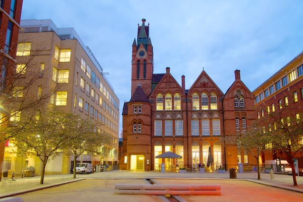 Ikon Gallery caratteristiche di città, paesaggio notturno e piazza