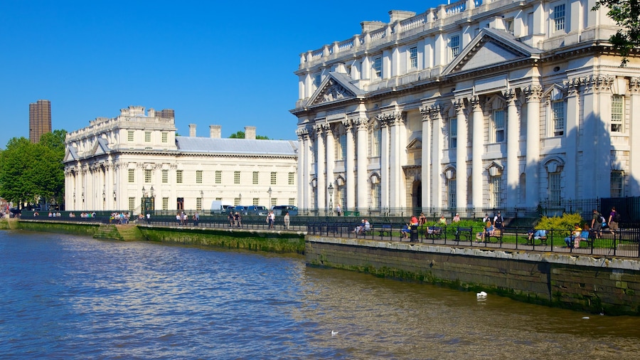 London showing heritage architecture, a river or creek and a city
