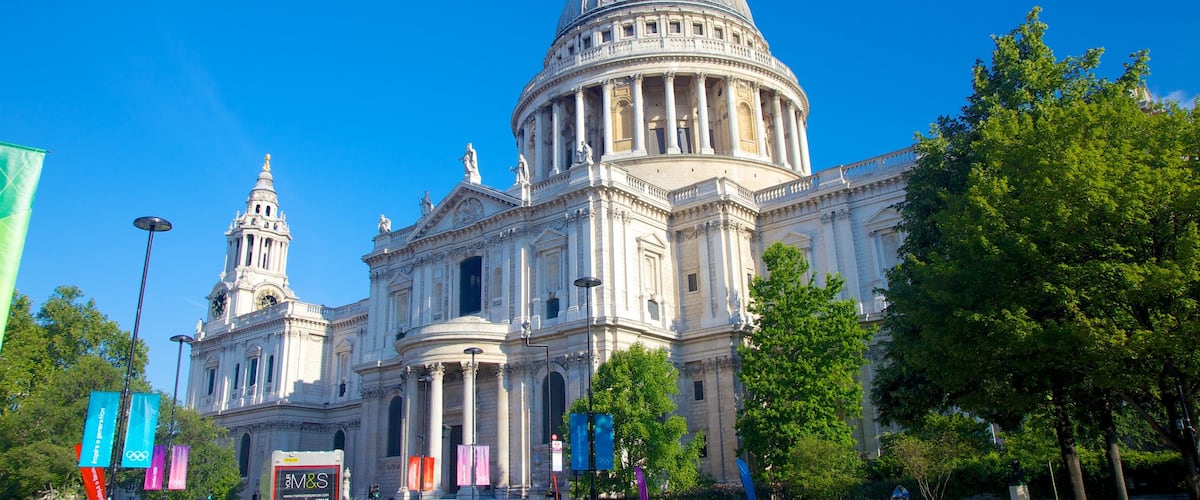 St. Paul\'s Cathedral featuring heritage architecture and a church or cathedral