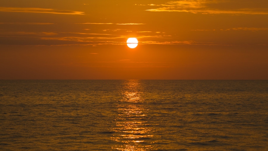 Khao Lak que incluye vistas de paisajes, vistas generales de la costa y una puesta de sol