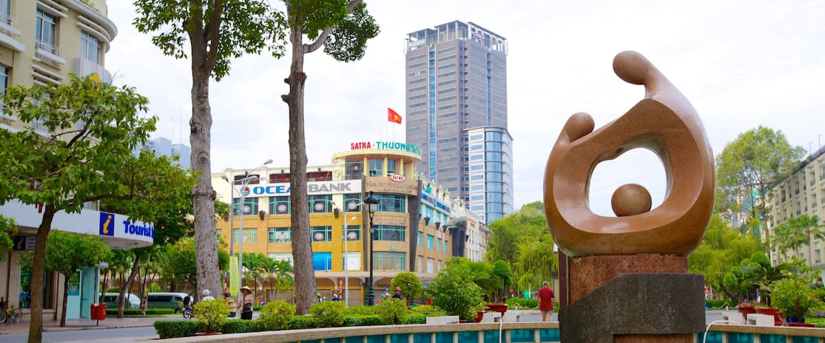 Ho Chi Minh City featuring korkea rakennus, lähde ja kaupunki