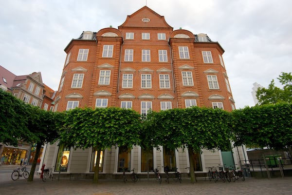 Gammeltorv qui includes square ou place et patrimoine architectural