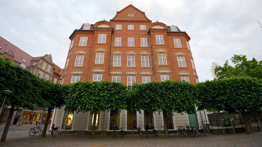 Gammeltorv which includes a square or plaza and heritage architecture