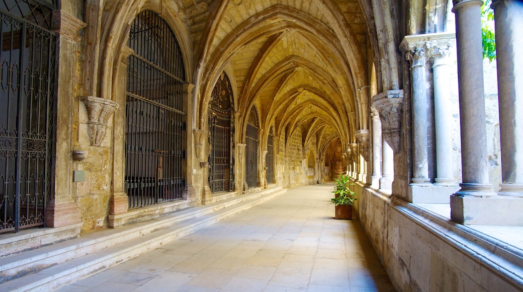 Catedral de Lisboa que inclui uma igreja ou catedral, arquitetura de patrimônio e aspectos religiosos