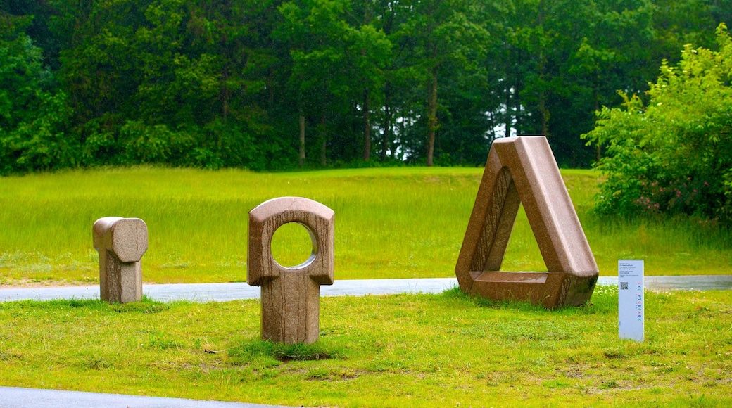 Dinamarca mostrando un jardín y arte al aire libre