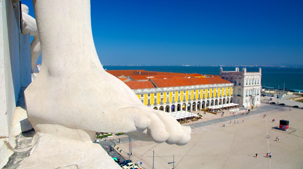 Lisbon showing a square or plaza and heritage architecture