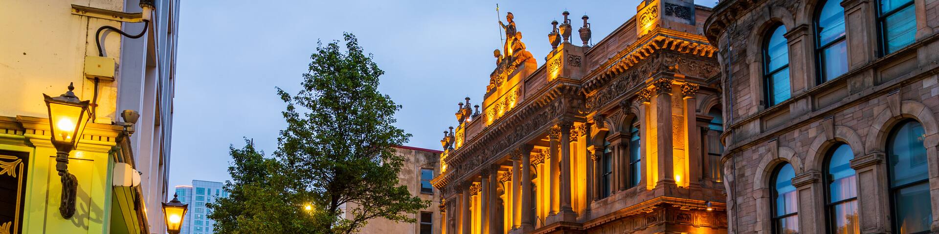 Cathedral Quarter showing heritage architecture, street scenes and a city