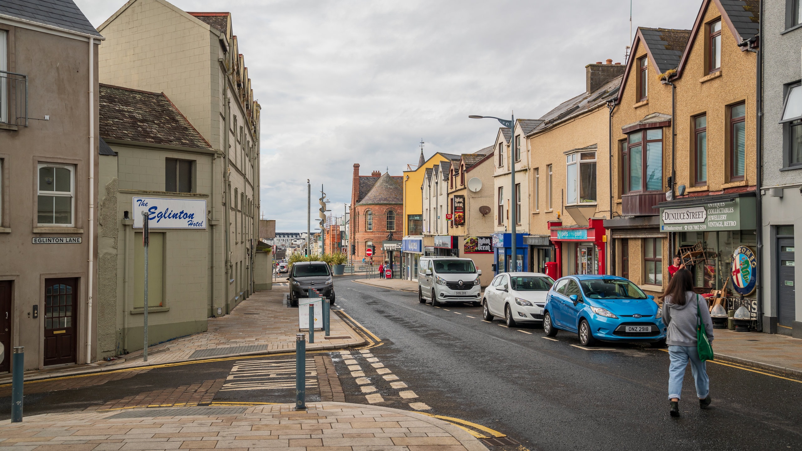 Portrush featuring street scenes