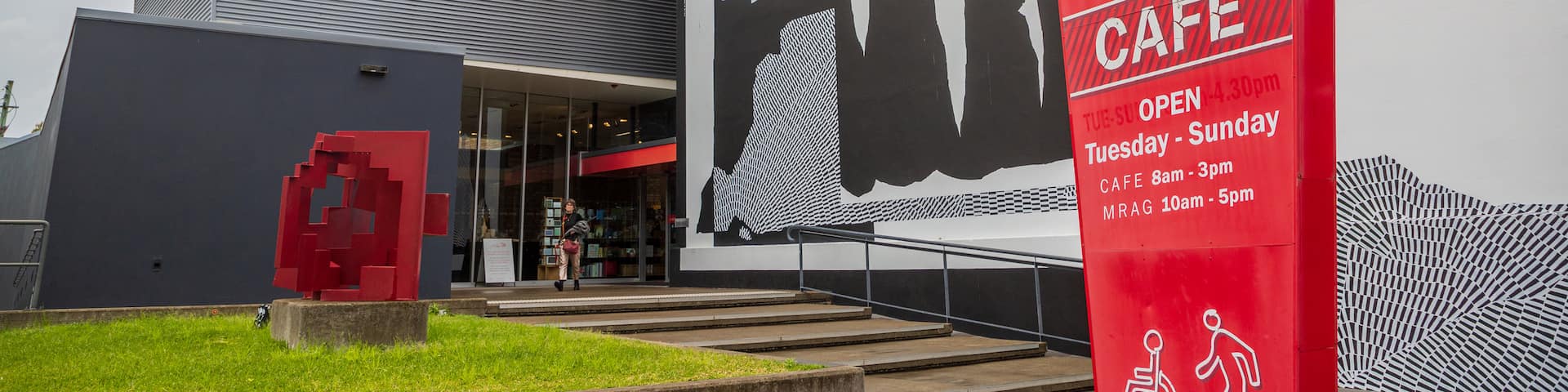 Maitland Regional Art Gallery showing outdoor art and signage