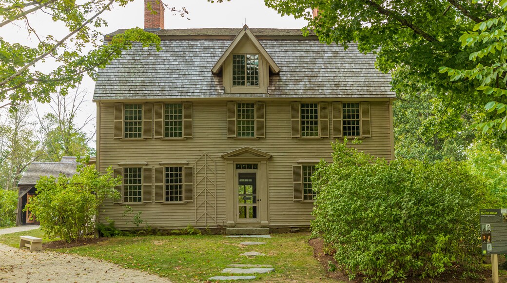 Old Manse showing heritage elements