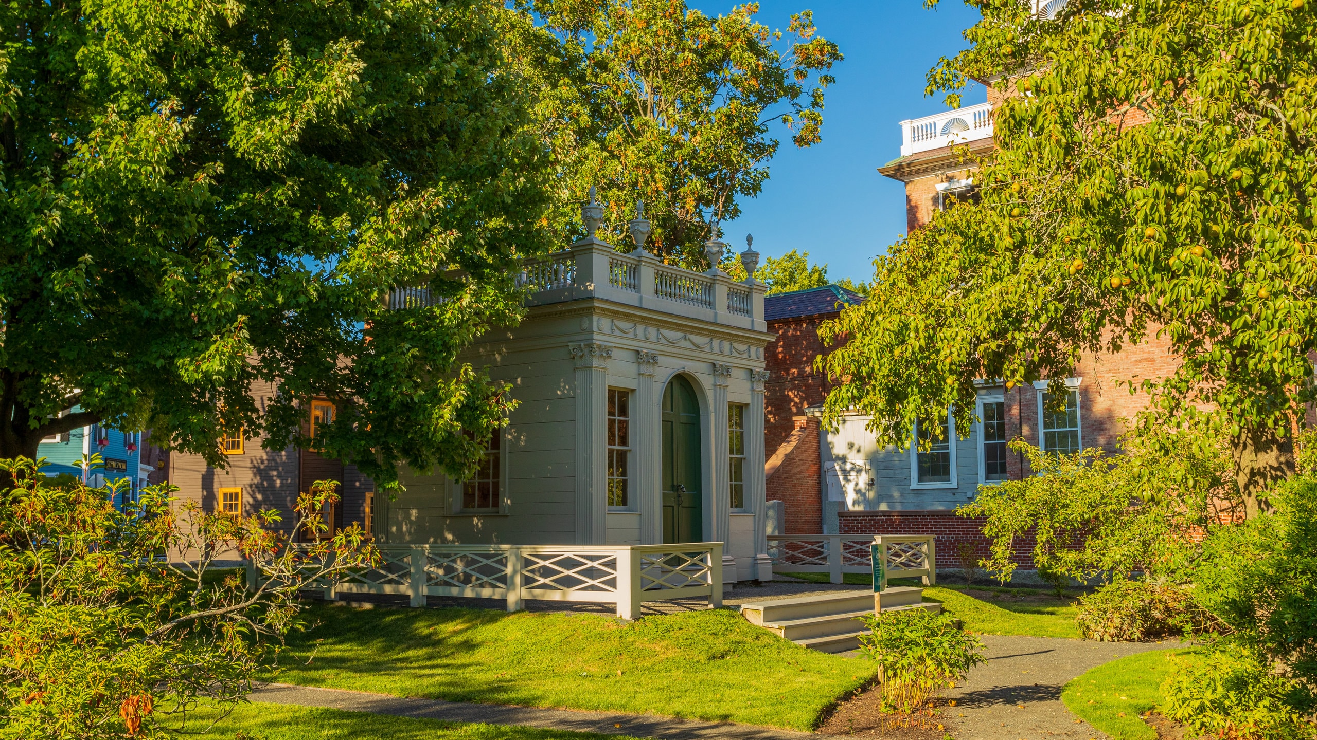 Salem which includes heritage elements