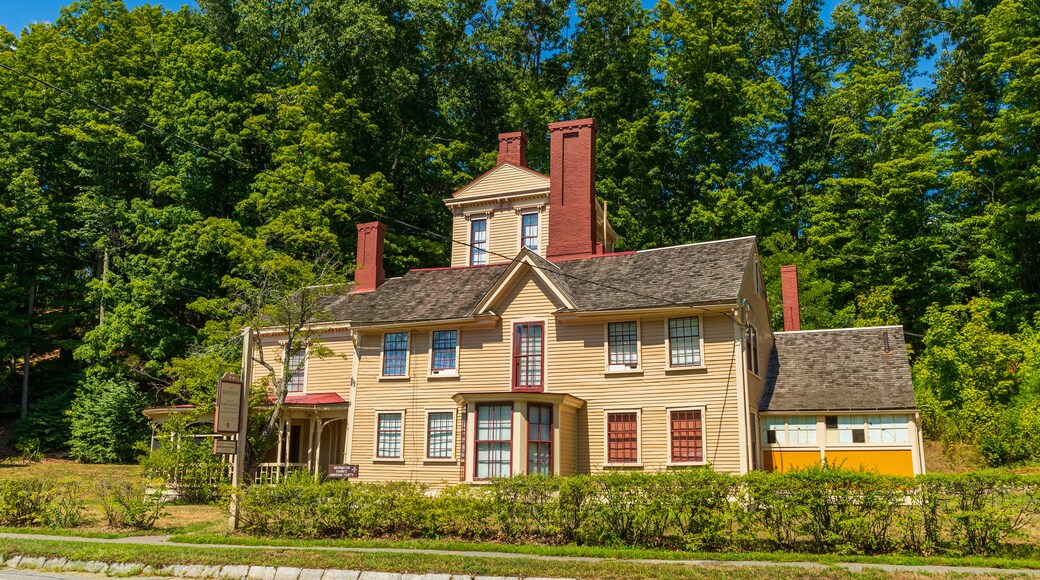 The Wayside which includes a house and heritage elements