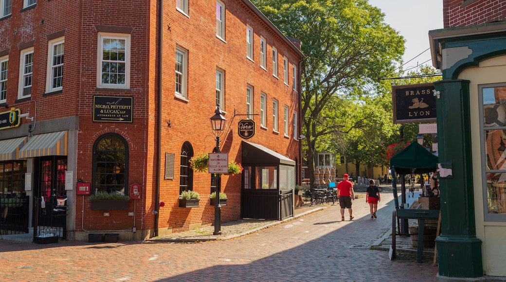 Newburyport which includes street scenes